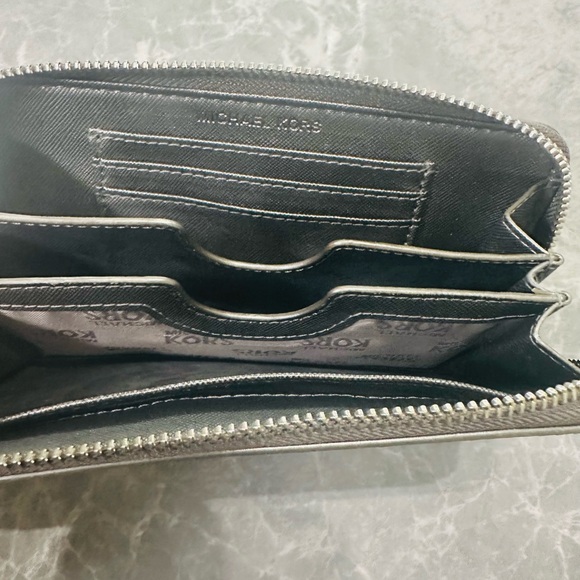 Michael Kors MK Signature Gold Zip Around Full Size Wallet - Picture 3 of 4